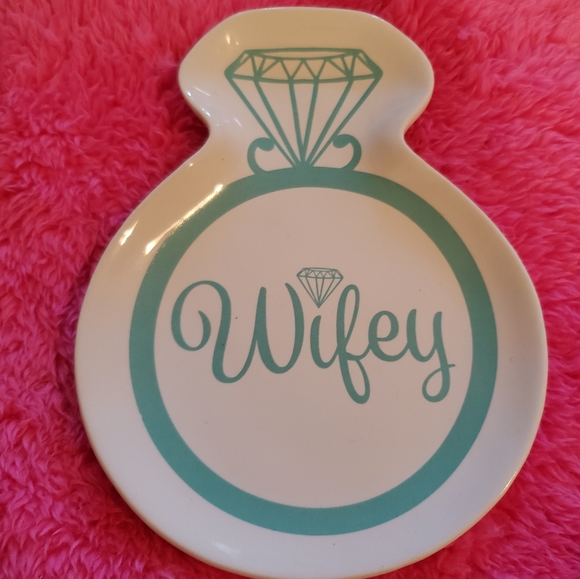 Other - 💍Love/wifey jewelry dishes